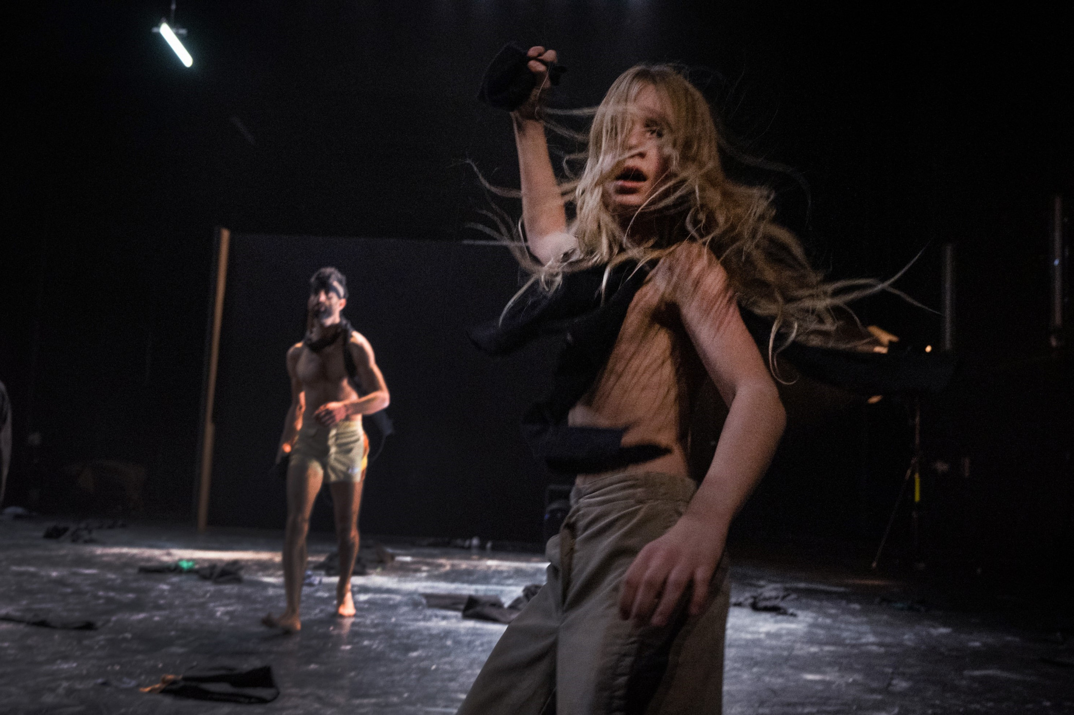 laGeste (=kabinet k & les ballets C de la B) - promise me -  Ido Batash & Juliette Spildooren - (c) Kurt Van der Elst